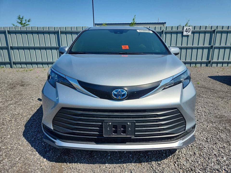 2025 TOYOTA SIENNA LE 5