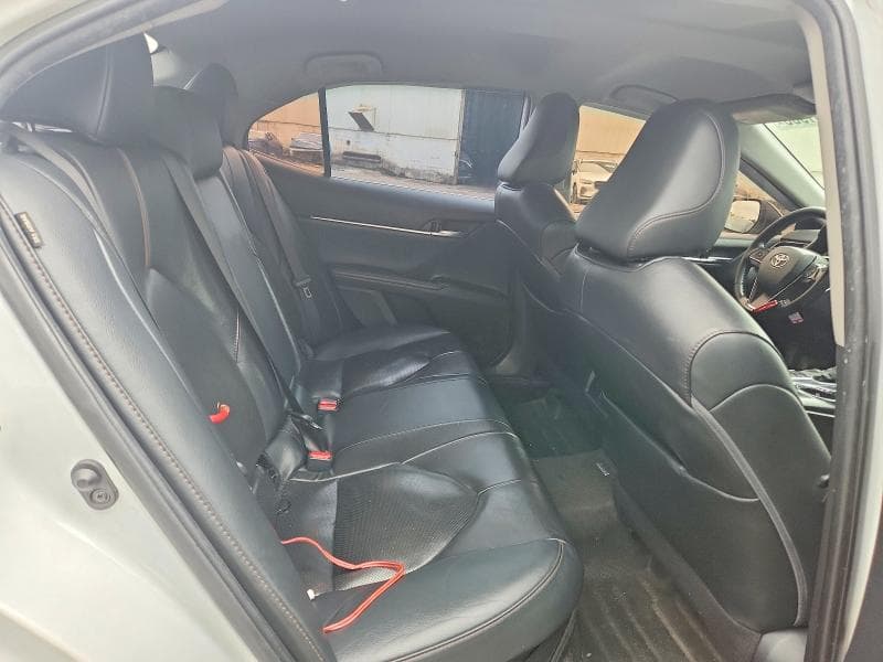 2020 TOYOTA CAMRY XLE 10