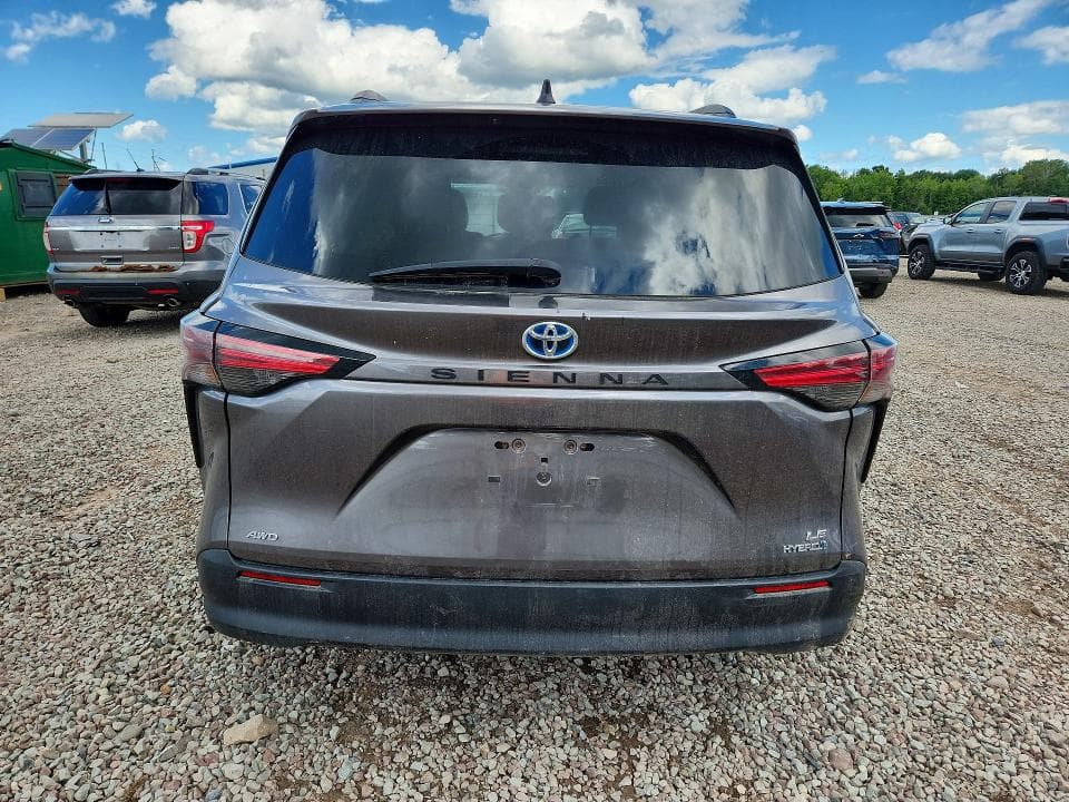 2022 TOYOTA SIENNA LE 6