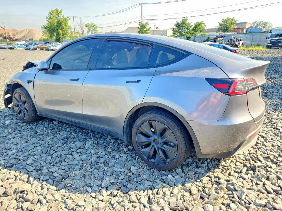 2025 TESLA MODEL Y 2