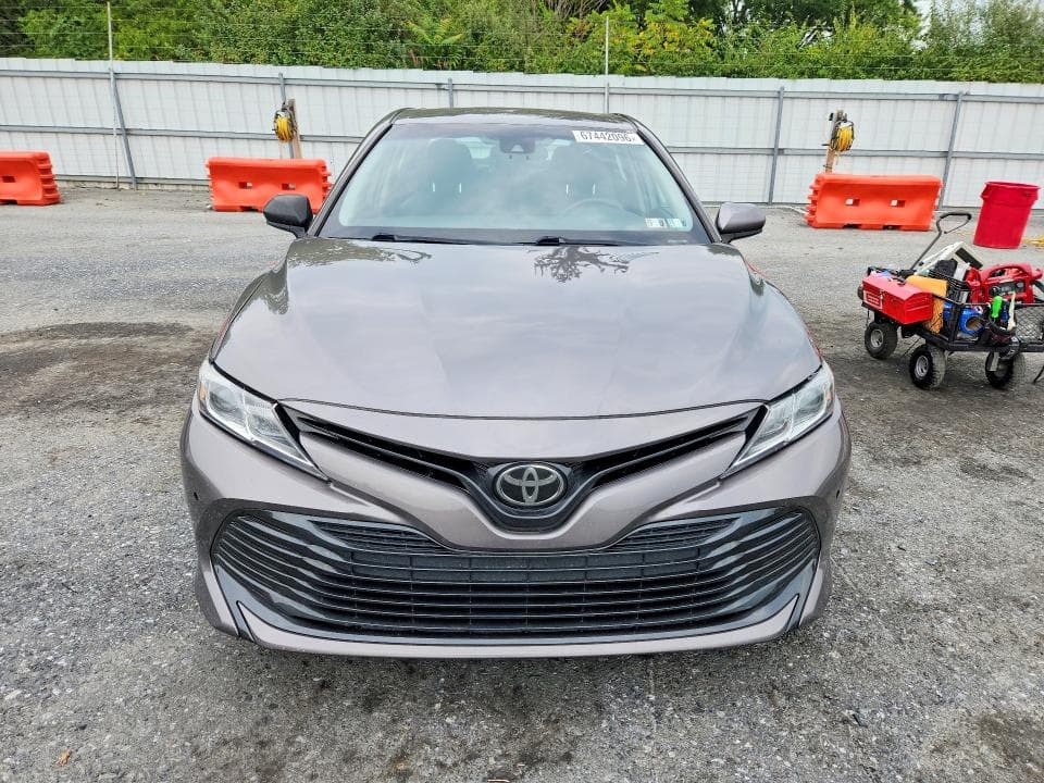 2018 TOYOTA CAMRY LE 5