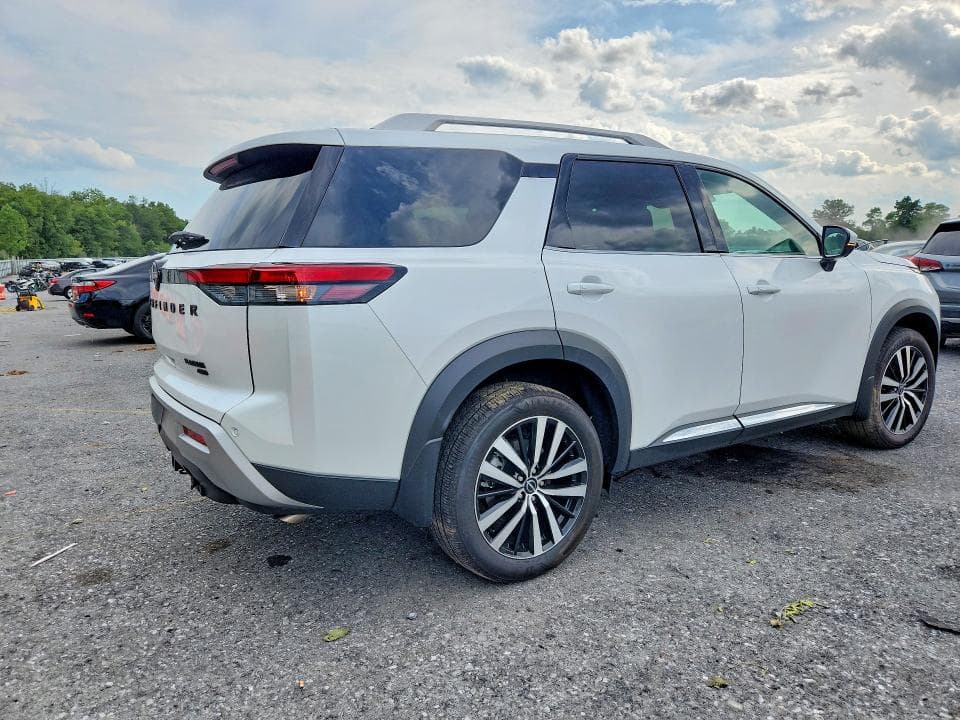 2025 NISSAN PATHFINDER PLATINUM 3