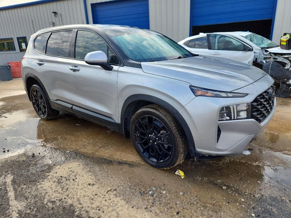 2022 HYUNDAI SANTA FE SE 4