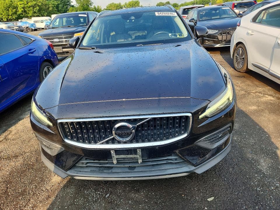 2020 VOLVO V60 CROSS COUNTRY T5 MOMENTUM 5