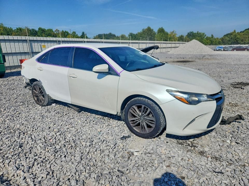 2017 TOYOTA CAMRY SE 4