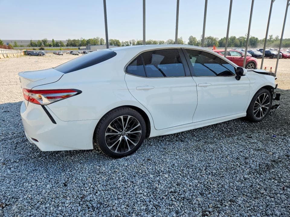 2018 TOYOTA CAMRY SE 3