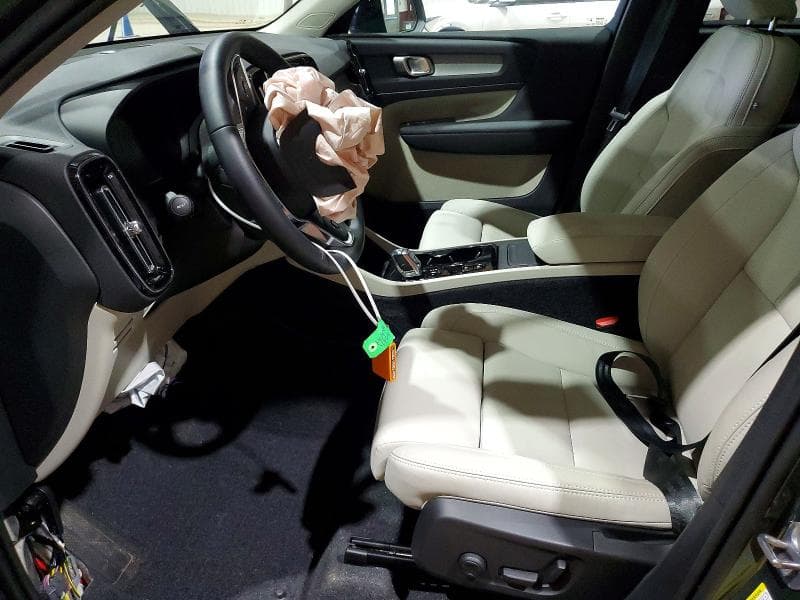 2026 VOLVO XC40 PLUS 7