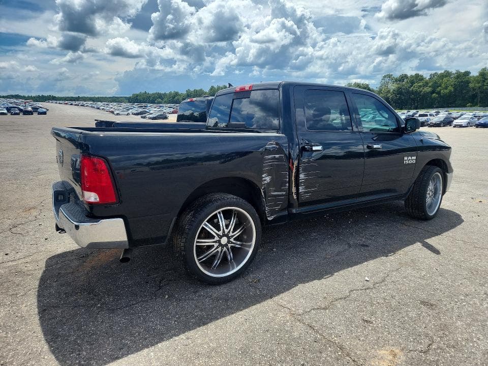 2017 RAM 1500 SLT 3