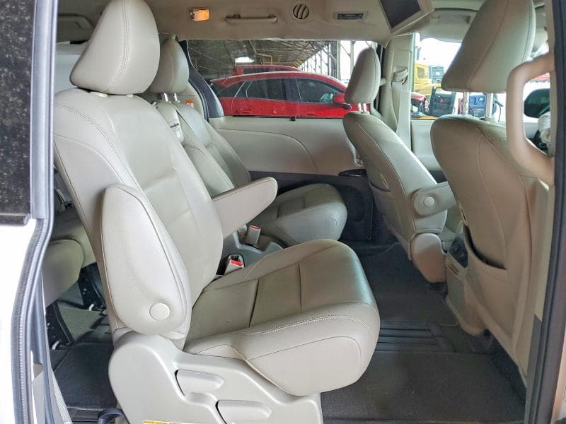 2020 TOYOTA SIENNA XLE PREMIUM 8-PASSENGER 11