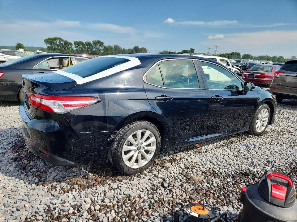 2018 TOYOTA CAMRY LE 3