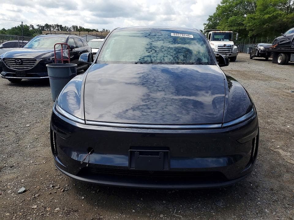2026 TESLA MODEL Y 5