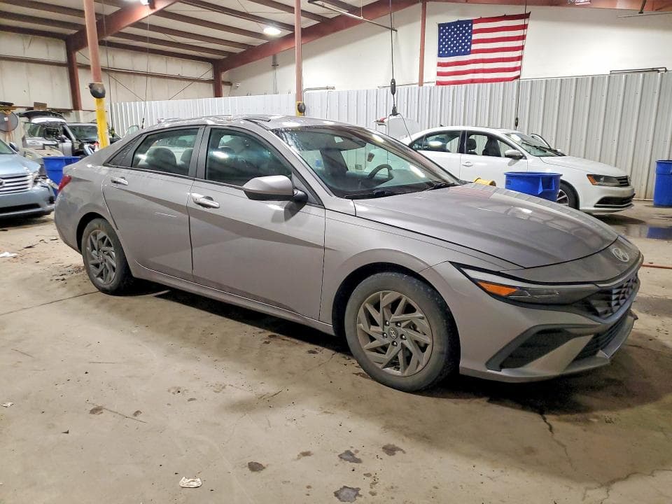 2024 HYUNDAI ELANTRA SEL 4