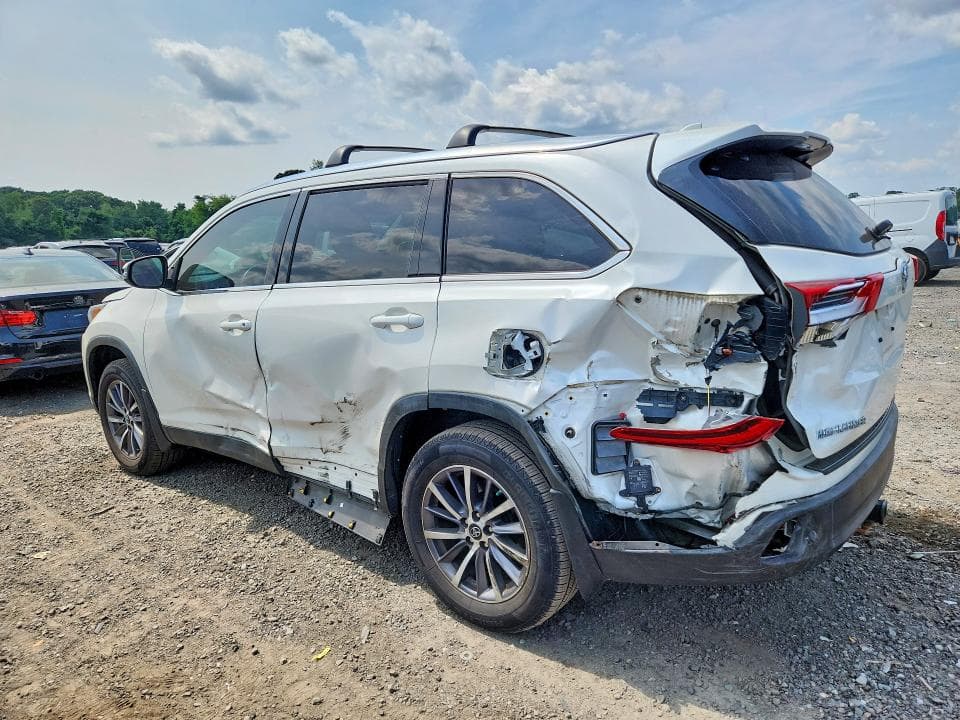 2019 TOYOTA HIGHLANDER XLE 2