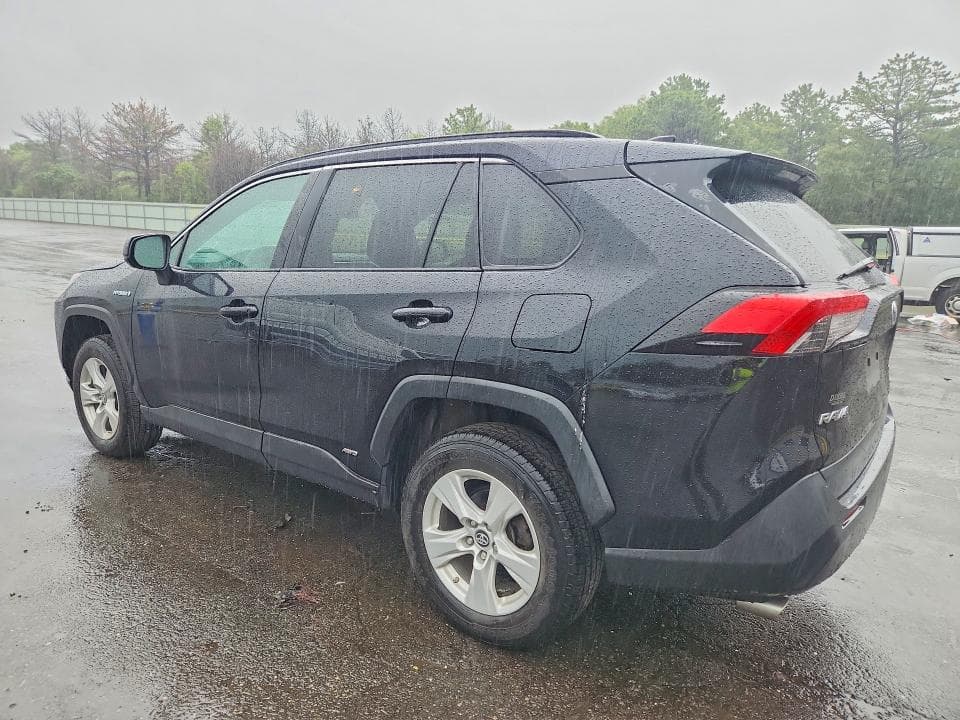 2021 TOYOTA RAV4 LE 2