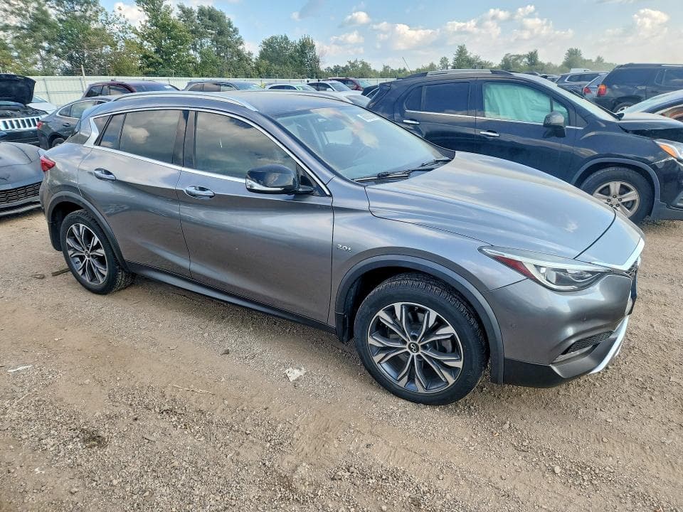 2017 INFINITI QX30 PREMIUM 4