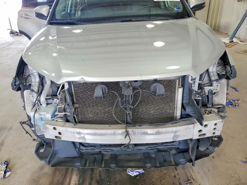 2019 TOYOTA HIGHLANDER XLE 12