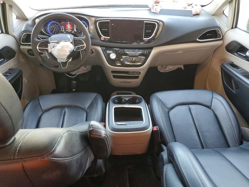 2024 CHRYSLER PACIFICA TOURING L 8