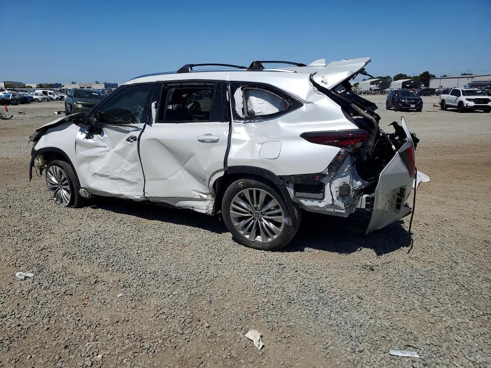2024 TOYOTA HIGHLANDER PLATINUM 2