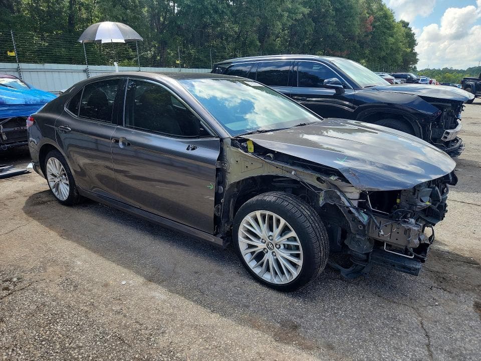 2018 TOYOTA CAMRY XLE 4