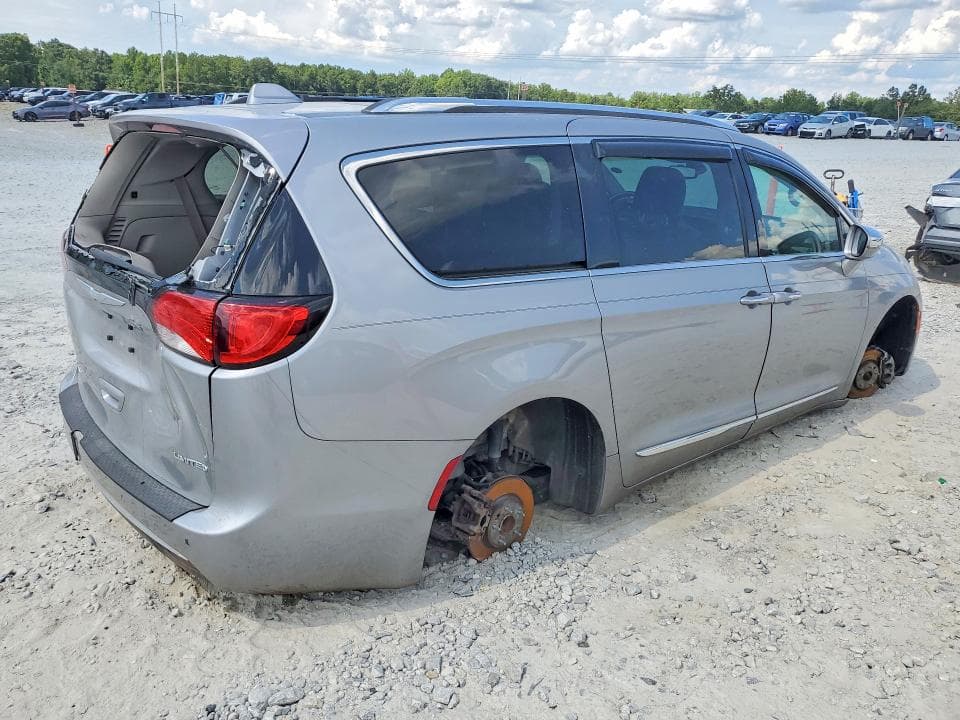 2017 CHRYSLER PACIFICA LIMITED 3