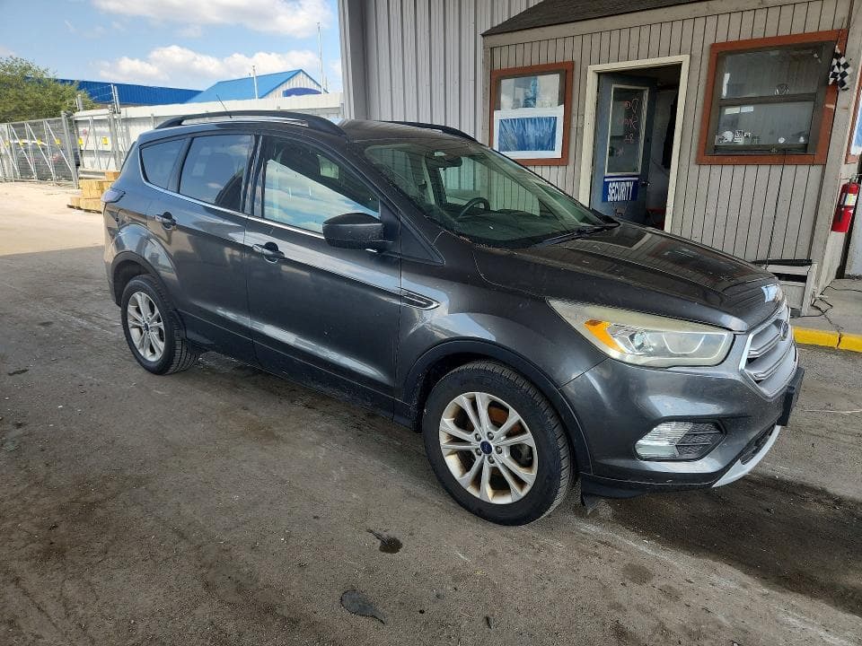 2017 FORD ESCAPE SE 4