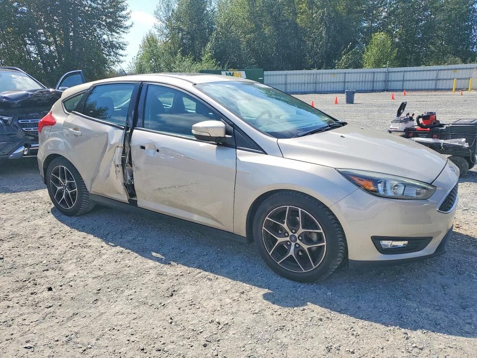 2017 FORD FOCUS SEL 4
