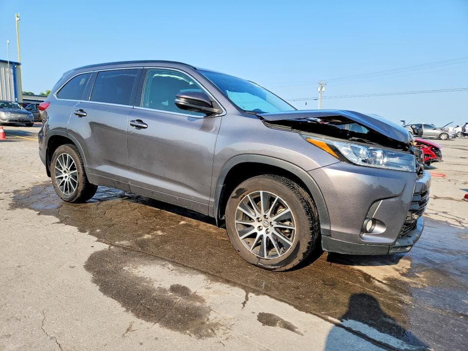 2018 TOYOTA HIGHLANDER SE 4