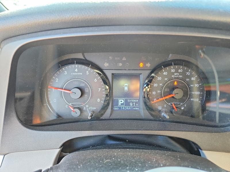 2017 TOYOTA SIENNA LE 9