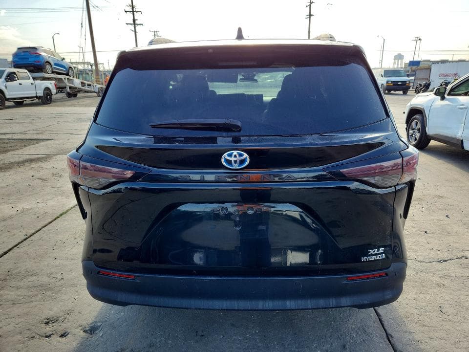 2024 TOYOTA SIENNA XLE 6