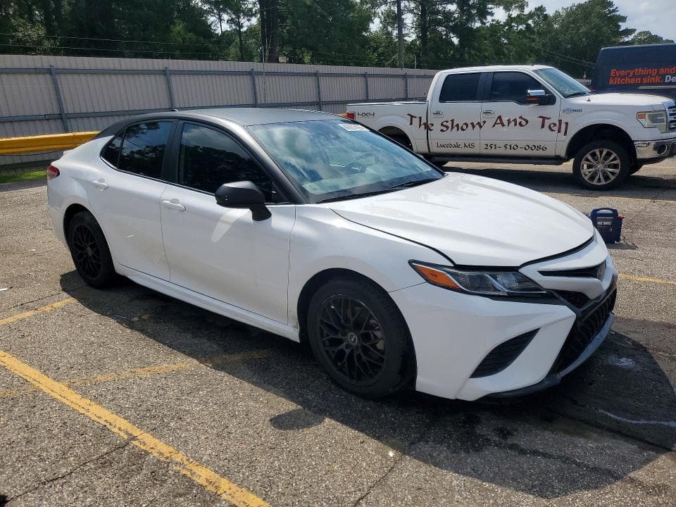 2020 TOYOTA CAMRY SE 4