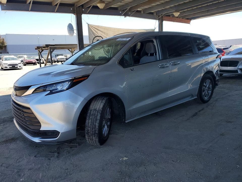 2022 TOYOTA SIENNA LE