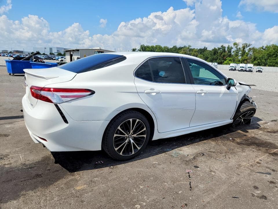 2018 TOYOTA CAMRY SE 3
