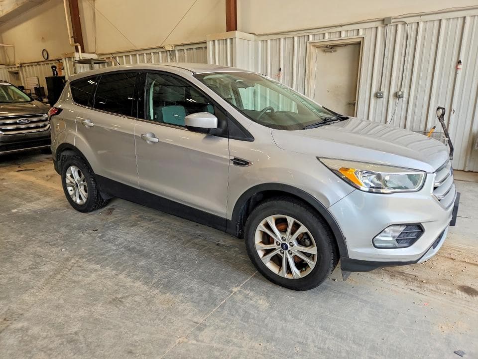 2017 FORD ESCAPE SE 4