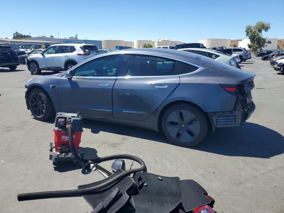 2018 TESLA MODEL 3 2