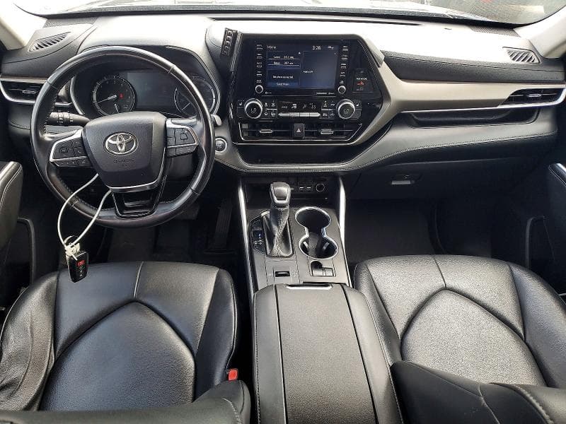 2021 TOYOTA HIGHLANDER XLE 8