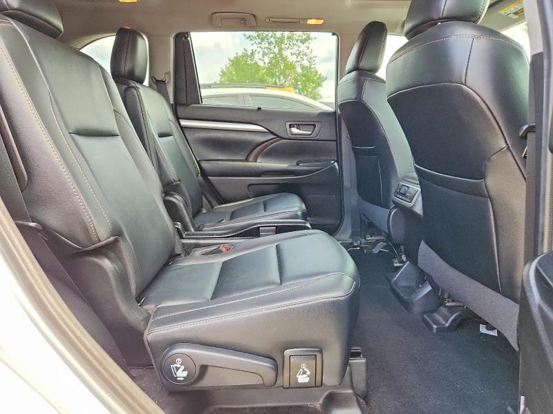 2019 TOYOTA HIGHLANDER XLE 11