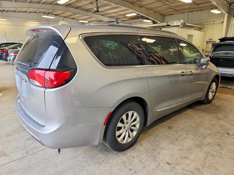 2019 CHRYSLER PACIFICA TOURING L 3