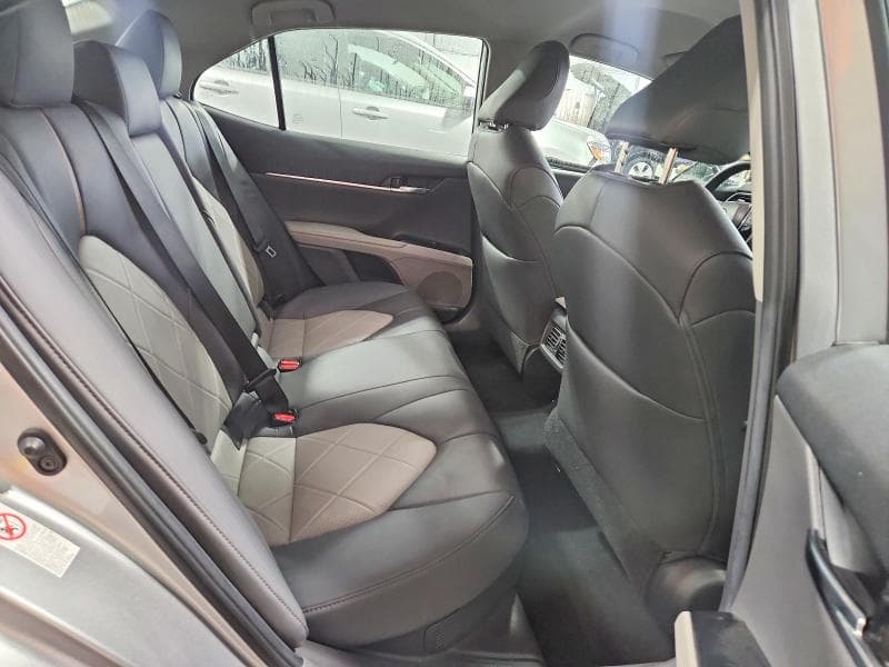 2019 TOYOTA CAMRY HYBRID XLE 10