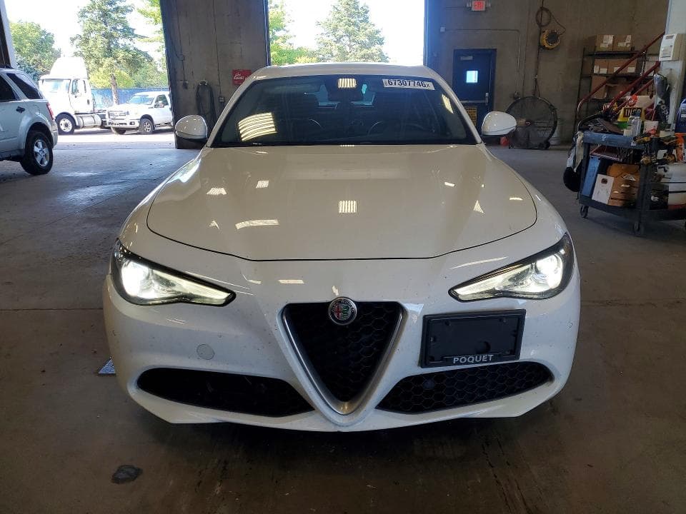 2017 ALFA ROMEO GIULIA Q4 5