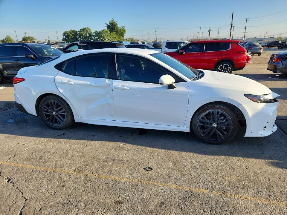 2025 TOYOTA CAMRY SE 4