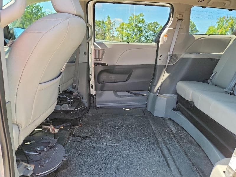 2018 TOYOTA SIENNA XLE 8-PASSENGER 11