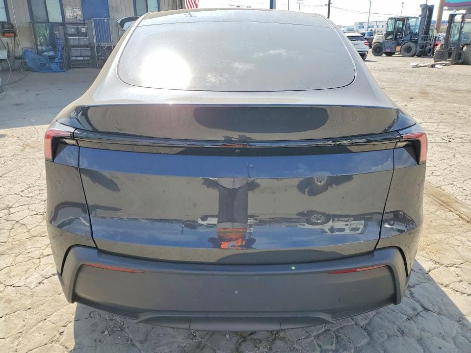 2026 TESLA MODEL Y 6