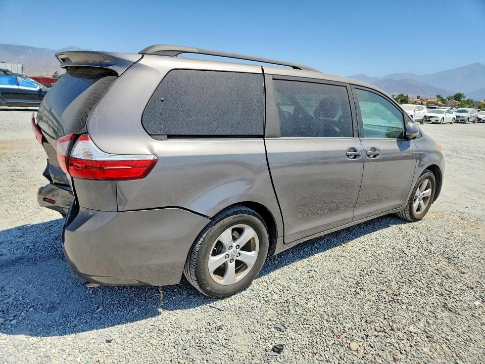 2017 TOYOTA SIENNA LE 3