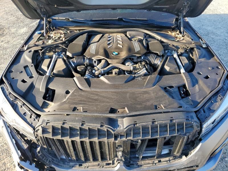 2022 BMW 750 XI 11