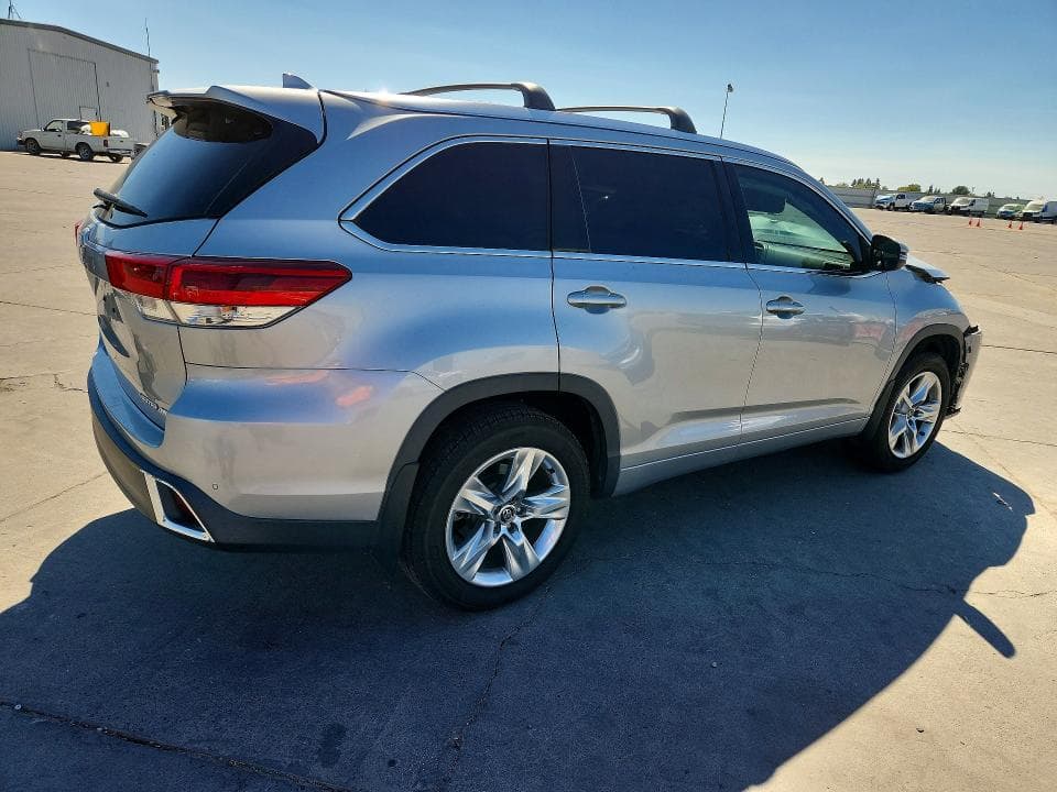 2018 TOYOTA HIGHLANDER LIMITED PLATINUM 3