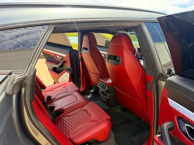 2019 LAMBORGHINI URUS 6