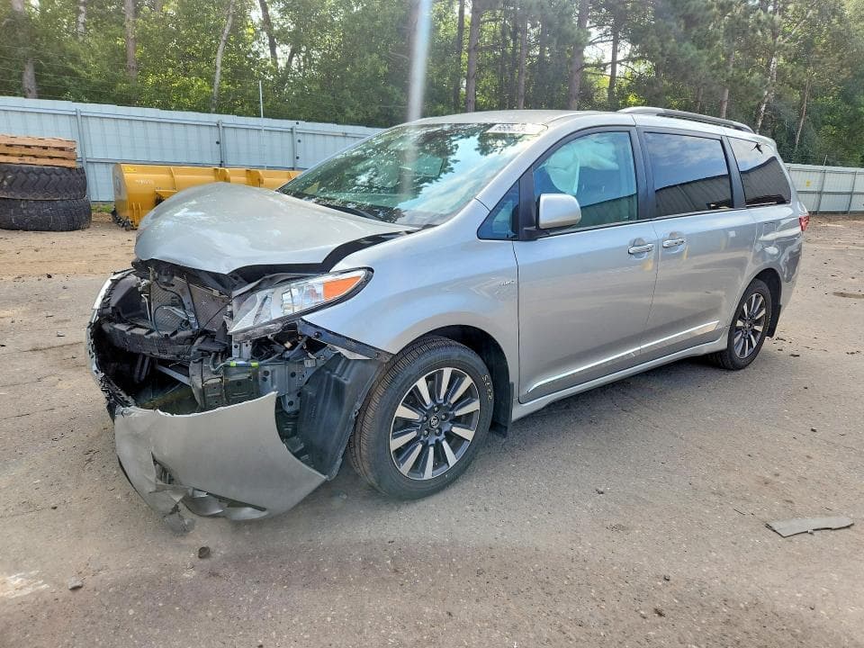 2020 TOYOTA SIENNA LE