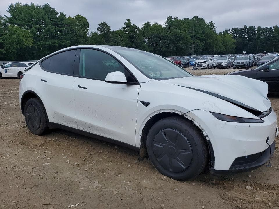 2026 TESLA MODEL  Y 4