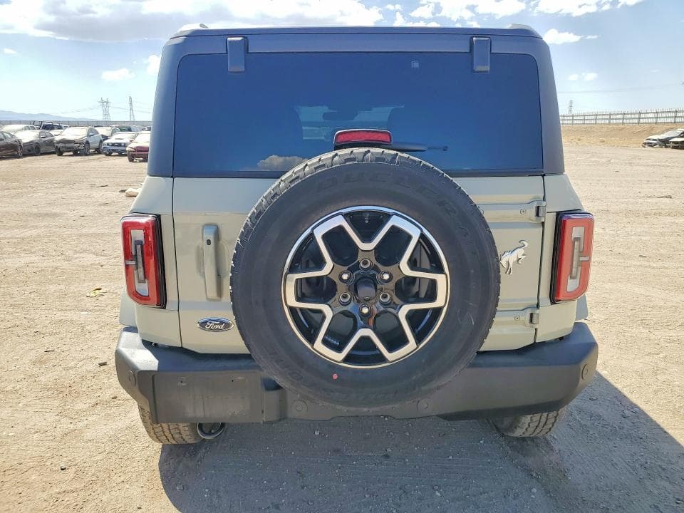 2025 FORD BRONCO OUTER BANKS 6
