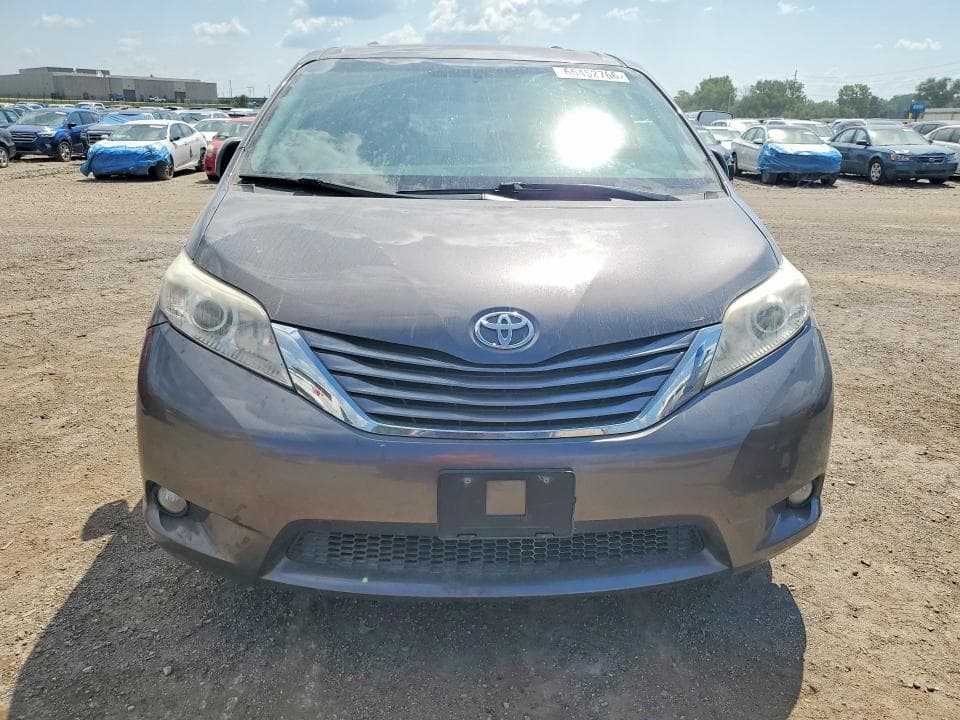 2017 TOYOTA SIENNA XLE PREMIUM 8-PASSENGER 5